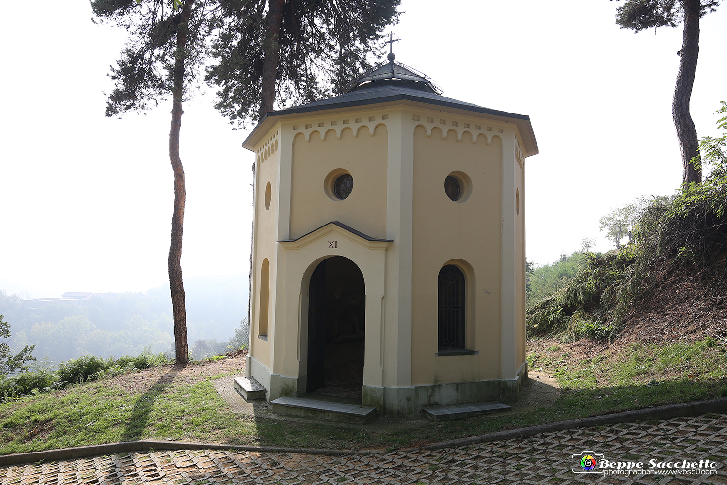 VBS_6746 - I Piloni della Via Crucis del Sacro Monte di Montà d'Alba.jpg